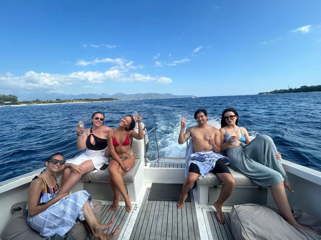 Twin — Private Boat Charter photo 12
